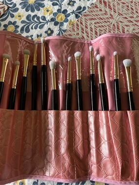 12-piece Professional Makeup Brush Set With Quilted Carrying Case